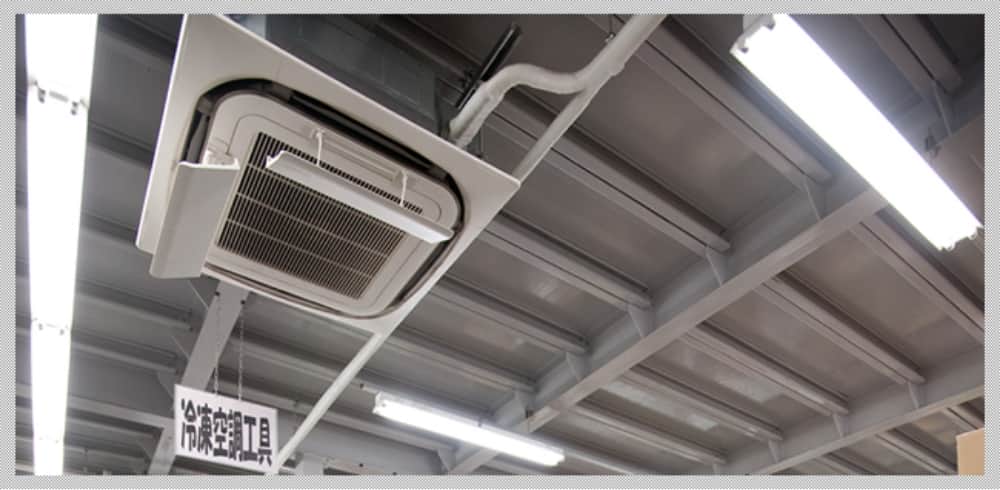 エアコンがついた天井